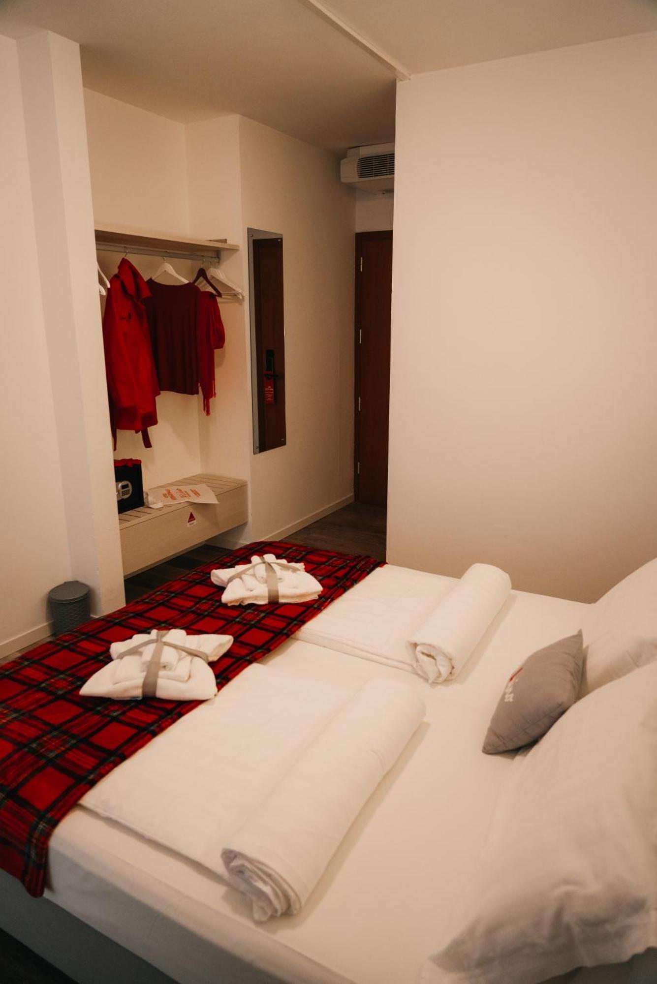 Hotel Internazionale Luino Bagian luar foto