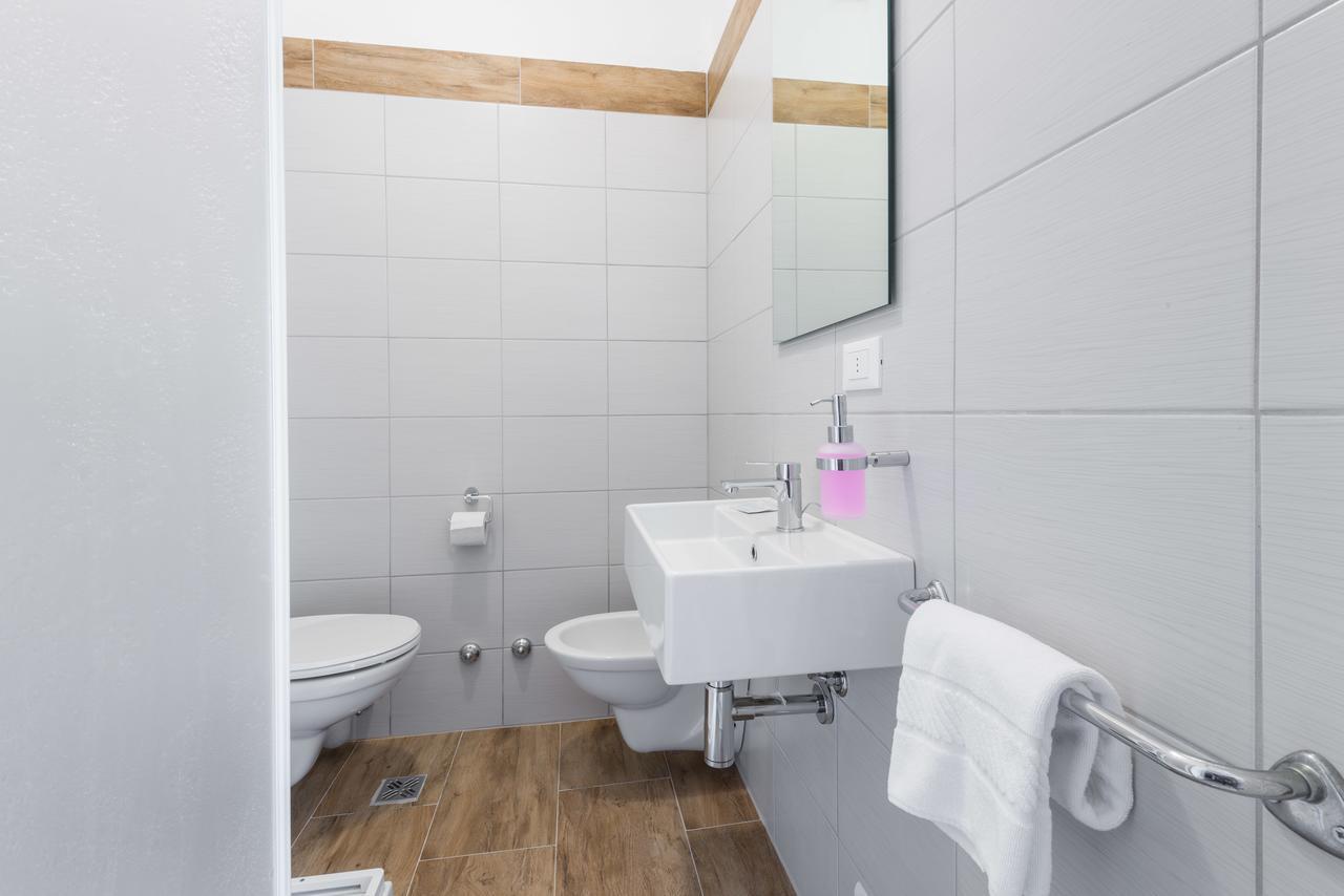 Hotel Internazionale Luino Bagian luar foto
