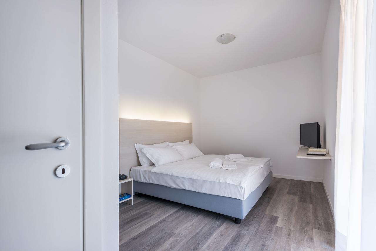Hotel Internazionale Luino Bagian luar foto