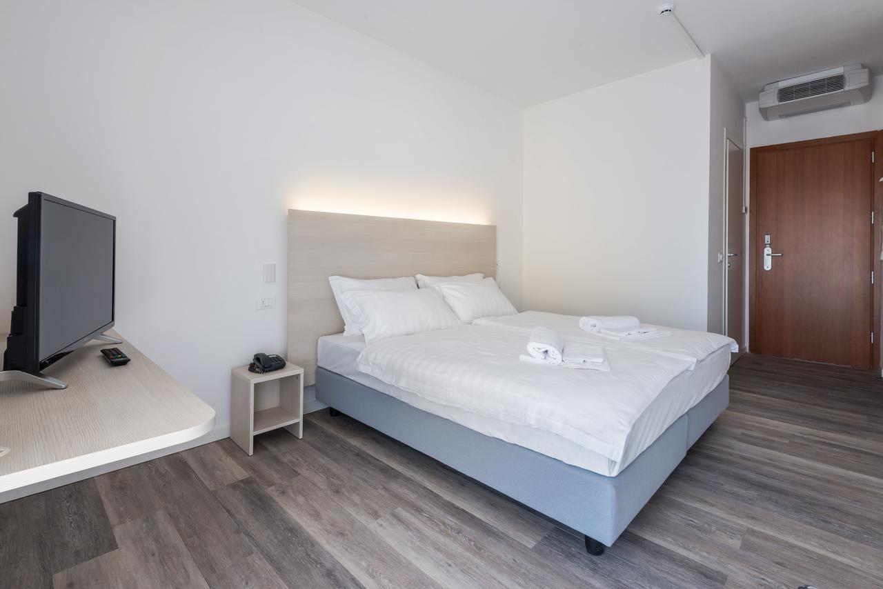 Hotel Internazionale Luino Bagian luar foto