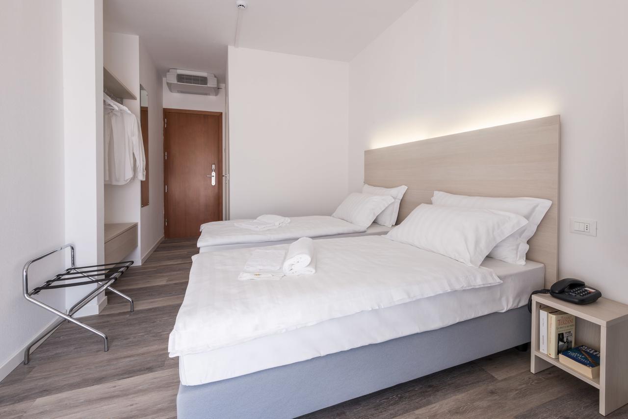 Hotel Internazionale Luino Bagian luar foto