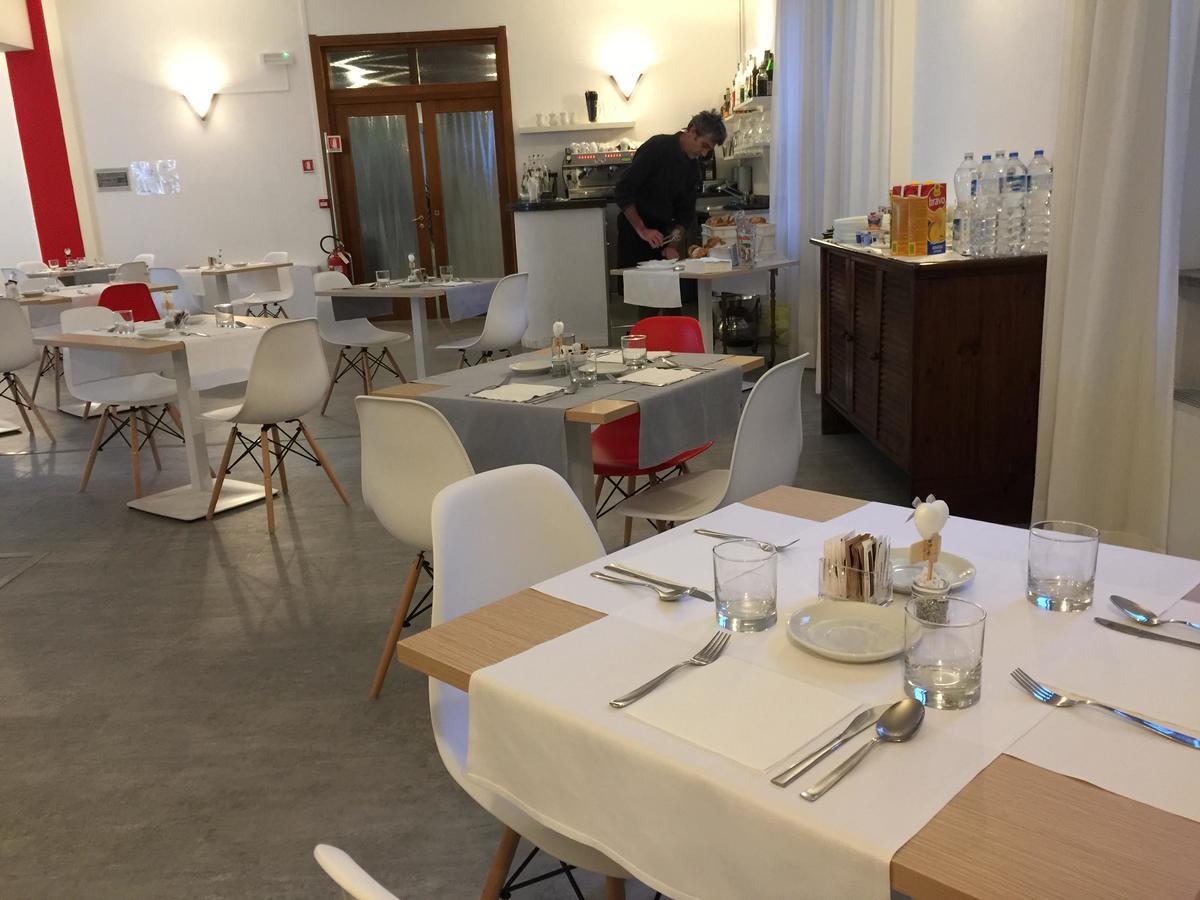 Hotel Internazionale Luino Bagian luar foto